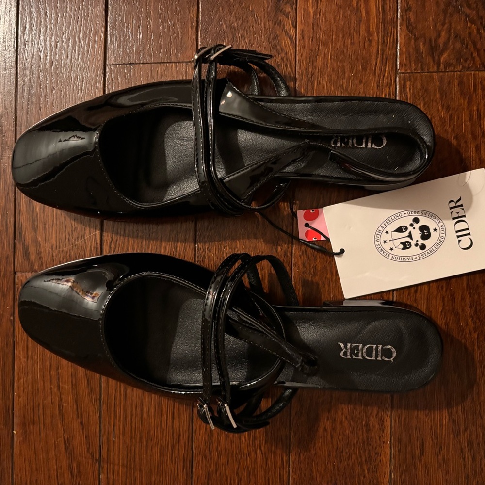 Brand new black flats size 38
